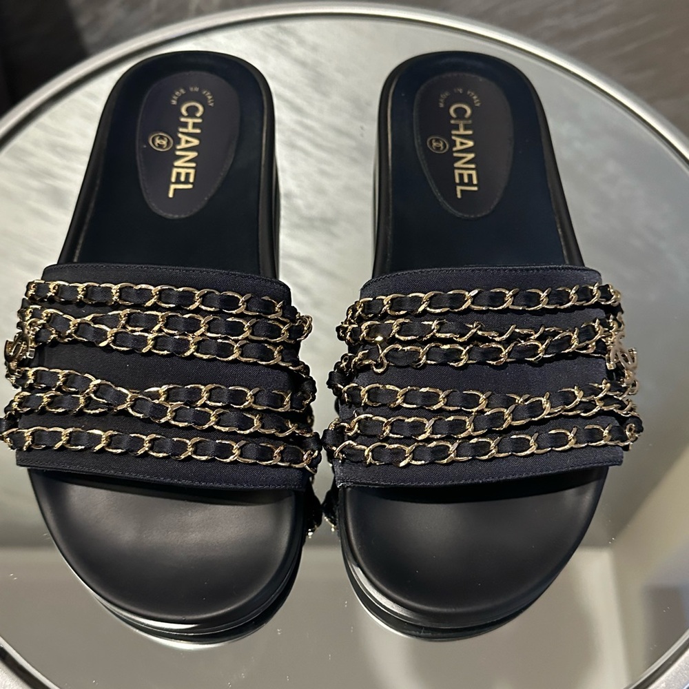 Authentic Chanel woman’s mule slides size 39 Marine (dark navy blue)